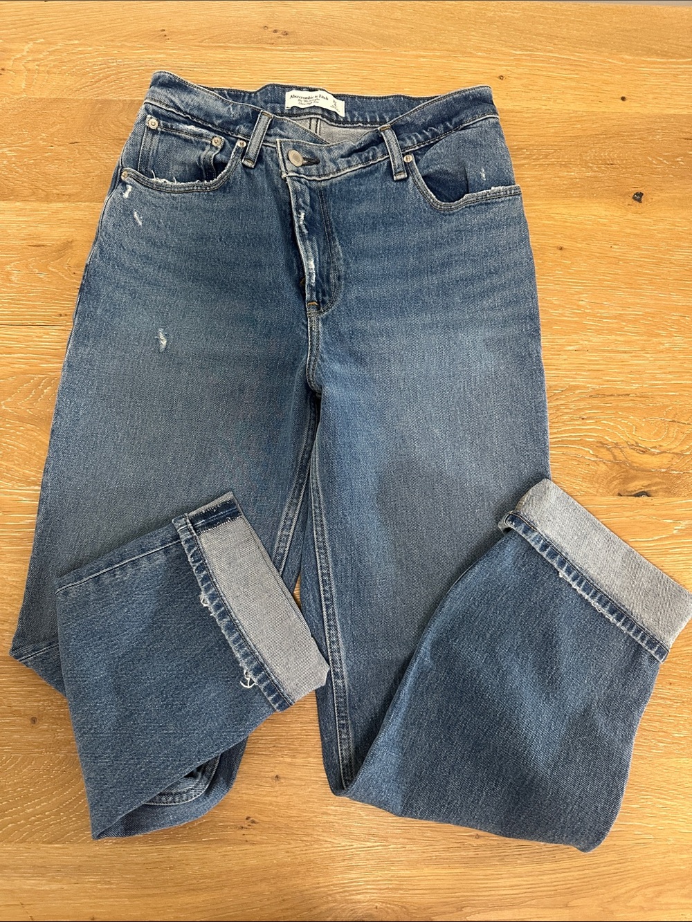 Abercrombie 90s straight ultra high rise 27/4